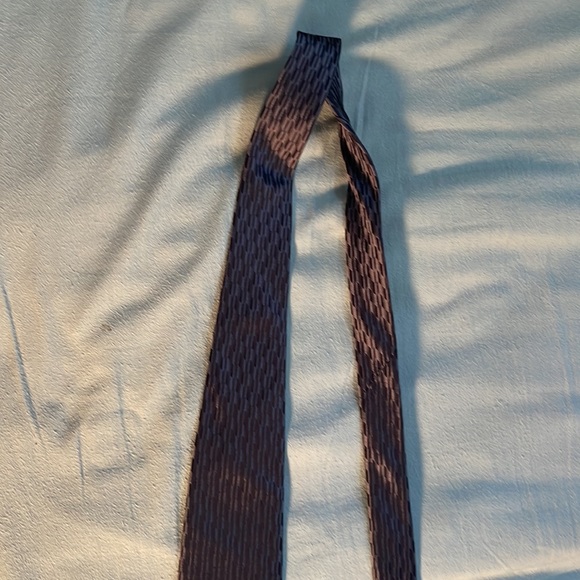 This tie is grey - Picture 4 of 4